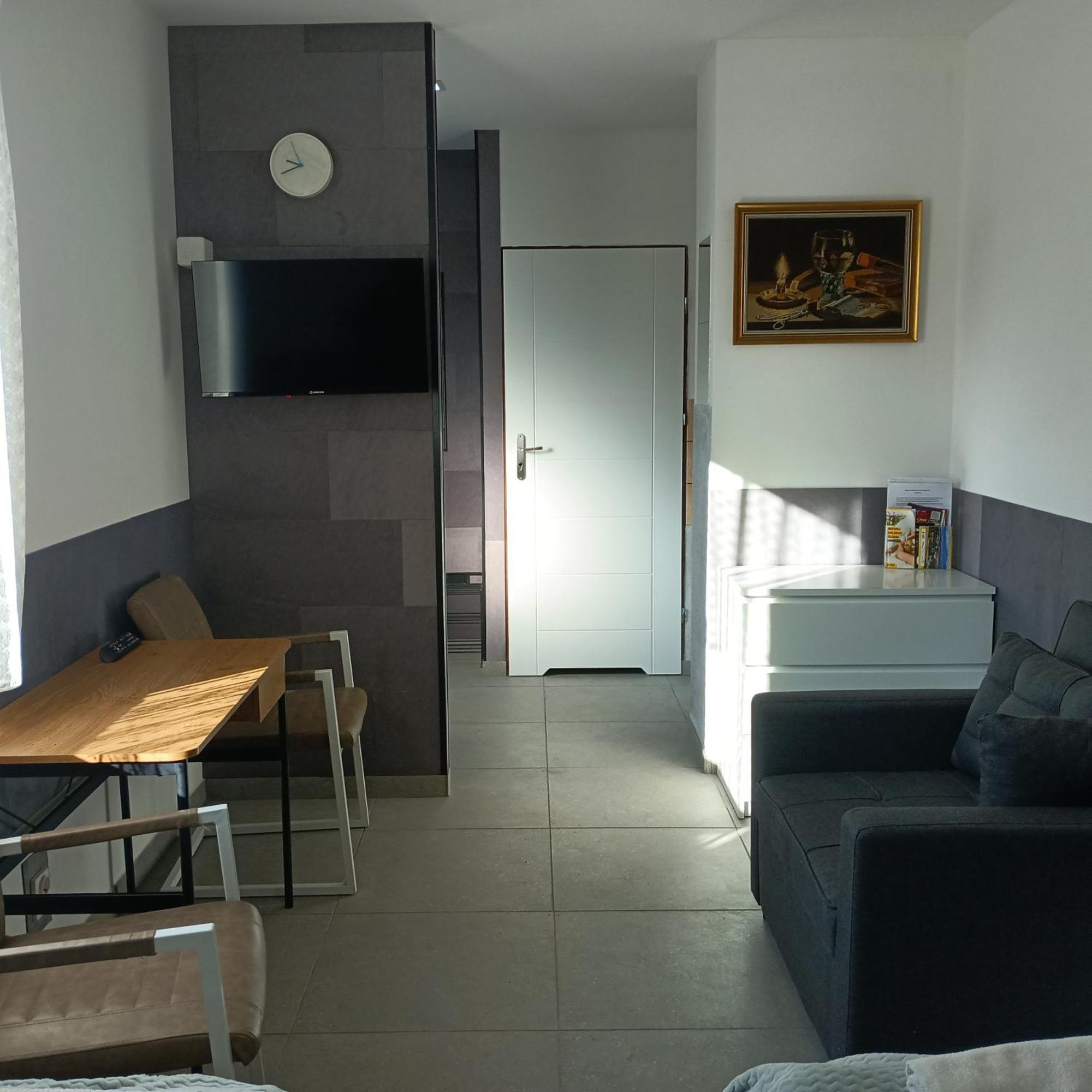 Kwatery 42 Jelenia Gora Bagian luar foto