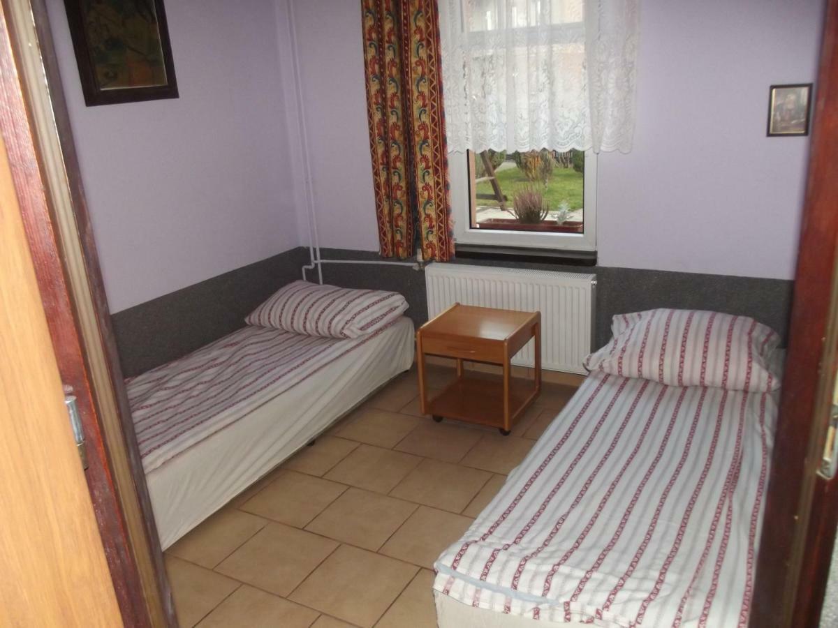 Kwatery 42 Jelenia Gora Bagian luar foto