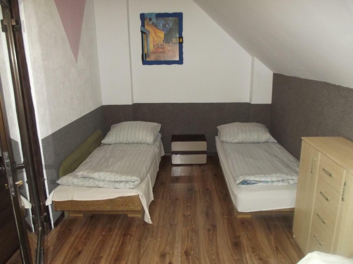 Kwatery 42 Jelenia Gora Bagian luar foto